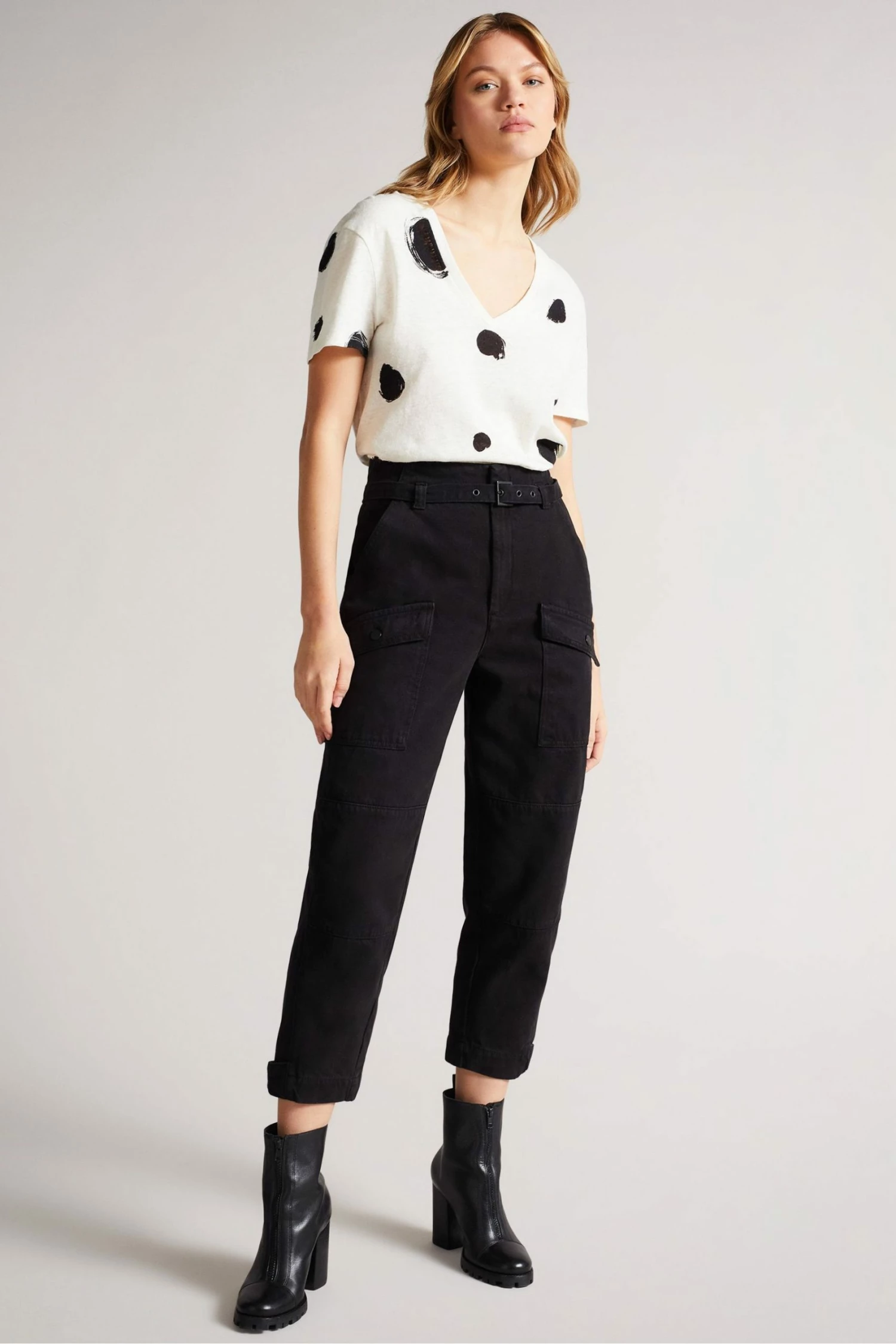 Ted Baker Zariiah White Spot Linen V Neck T-Shirt 4 Ted Baker Zariiah White Spot Linen V Neck T-Shirt - Image 2