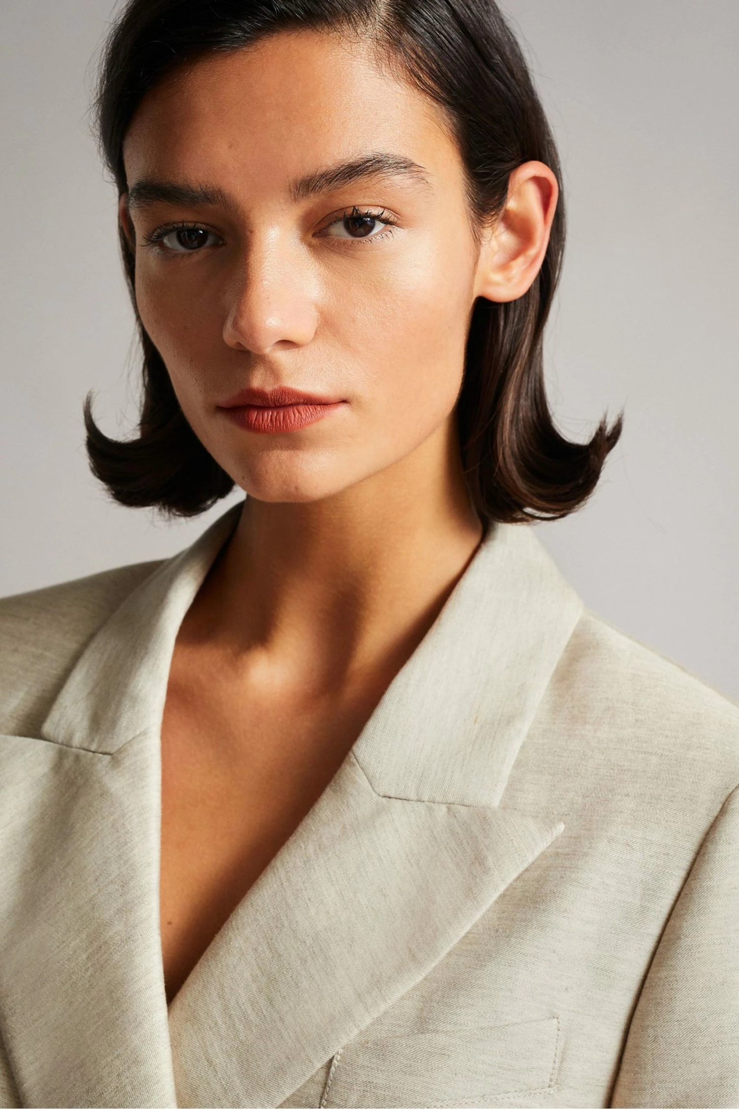 Ted Baker Darlon Ivory Relaxed Oversized Peak Lapel Blazer 6 Ted Baker Darlon Ivory Relaxed Oversized Peak Lapel Blazer - Image 4