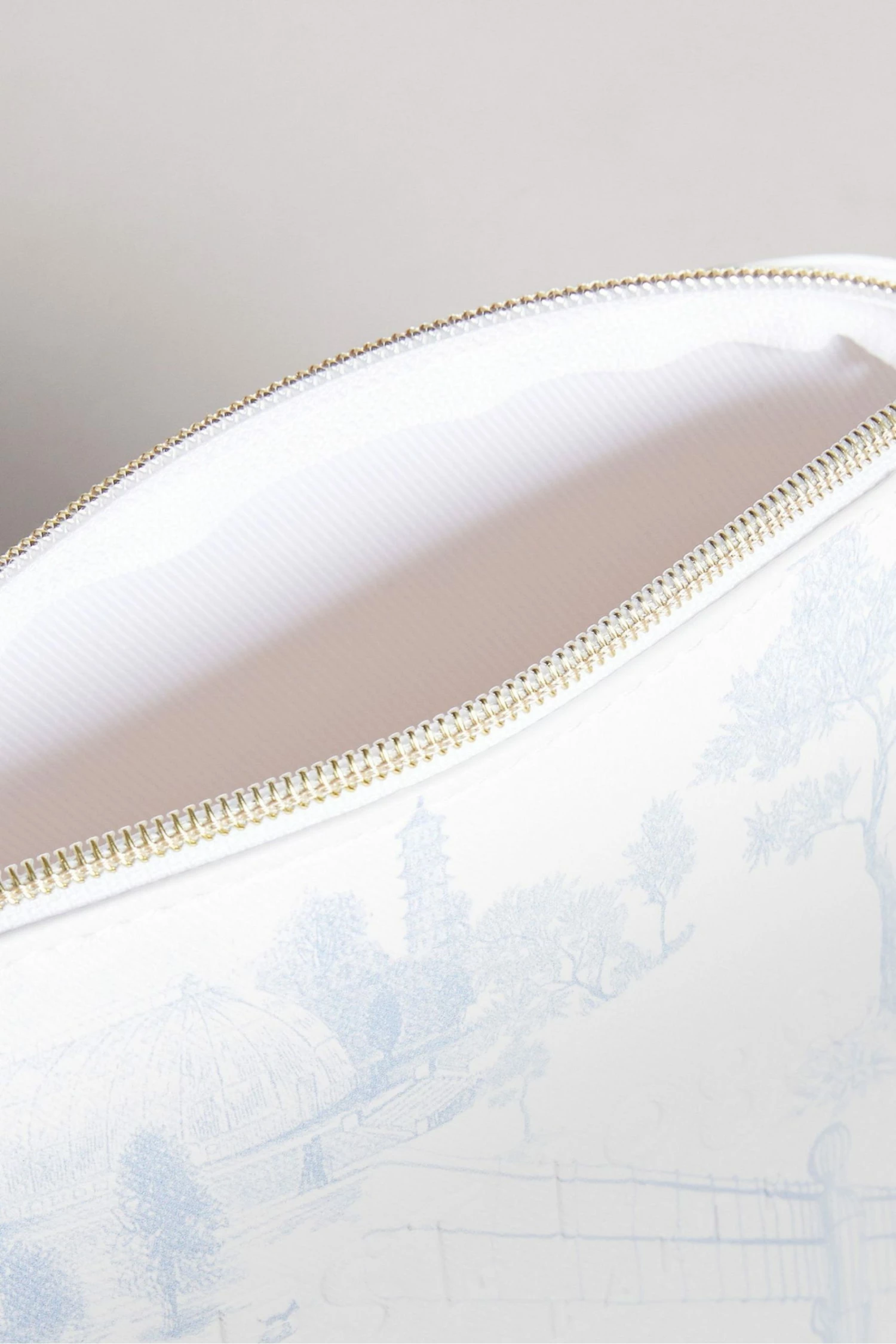 Ted Baker White Kayiley New Romantic Makeup Bag 4 Ted Baker White Kayiley New Romantic Makeup Bag - Image 2