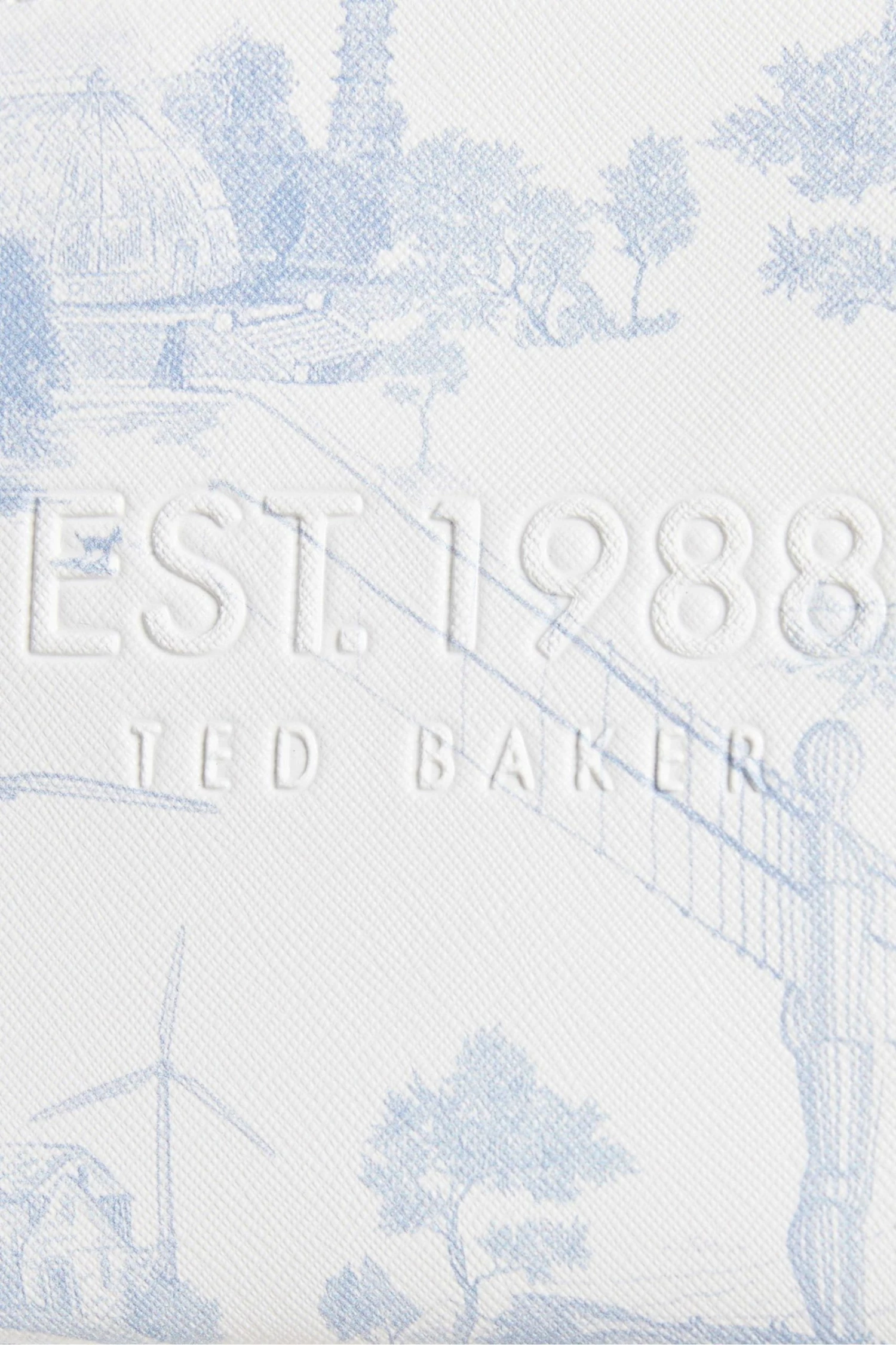 Ted Baker White Kayiley New Romantic Makeup Bag 5 Ted Baker White Kayiley New Romantic Makeup Bag - Image 3