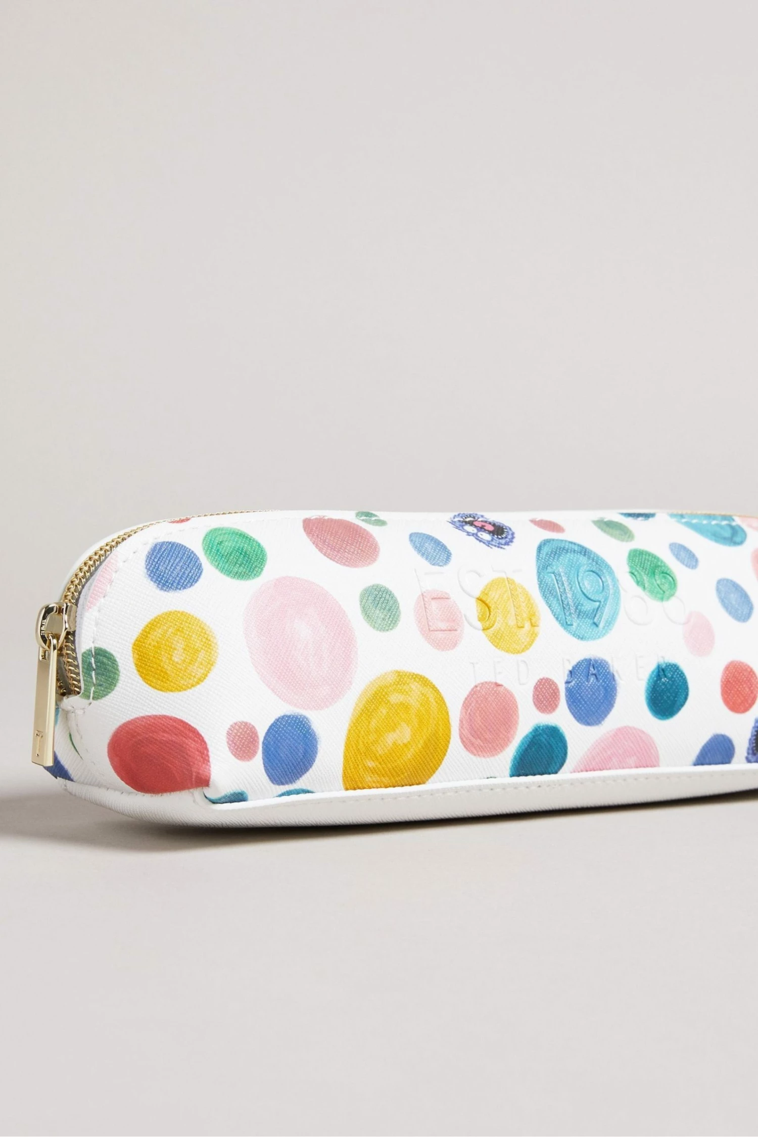 Ted Baker Maddy White Flirty Texture Monster Spot Brush Case 4 Ted Baker Maddy White Flirty Texture Monster Spot Brush Case - Image 2