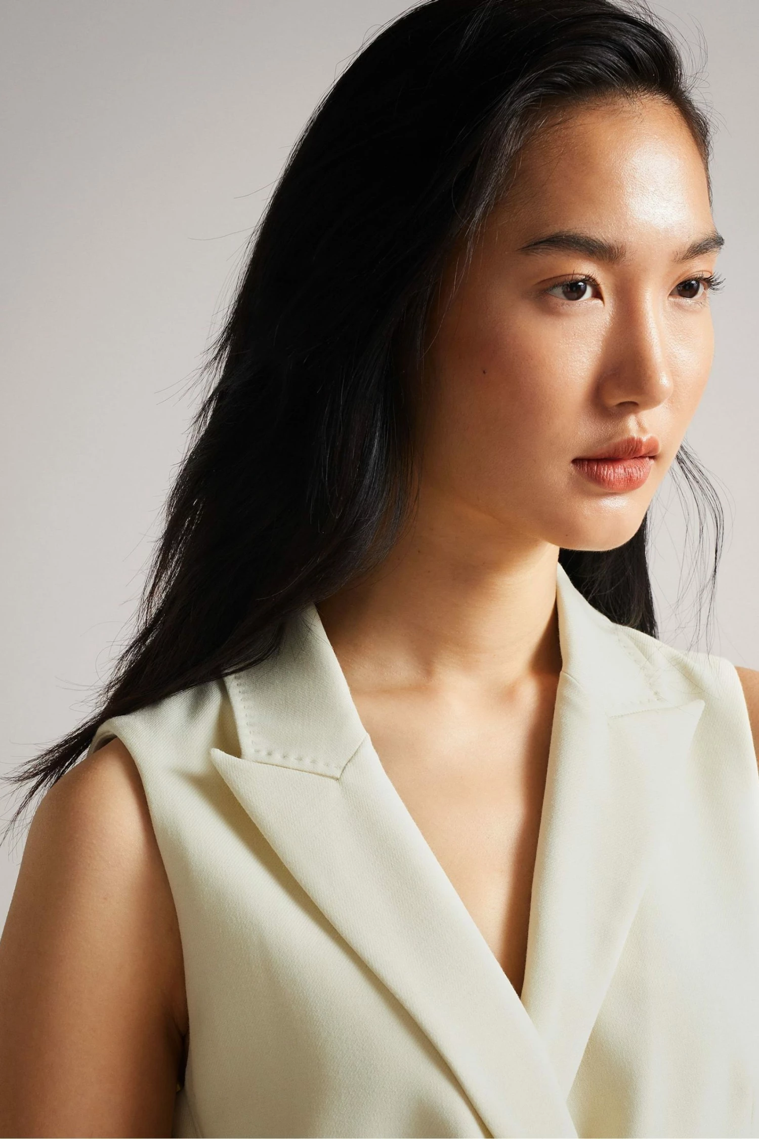 Ted Baker Cream Joannid Sleeveless Blazer Mini Dress 6 Ted Baker Cream Joannid Sleeveless Blazer Mini Dress - Image 4